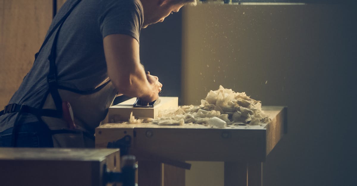 découvrez l'artisanat du menuisier : des créations sur mesure, alliant tradition et innovation. apprenez-en plus sur les techniques, matériaux et projets qui transforment le bois en œuvres fonctionnelles et esthétiques.