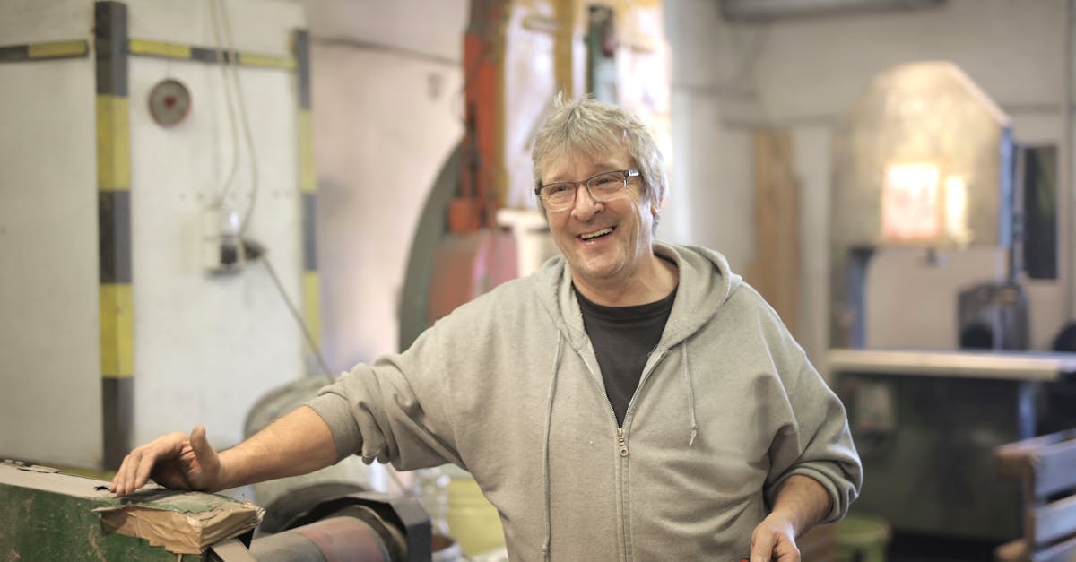 découvrez l'univers du charpentier : un métier passionnant alliant techniques traditionnelles et innovations modernes dans la construction en bois. apprenez tout sur les compétences, formations et projets d'un artisan essentiel à l'architecture.