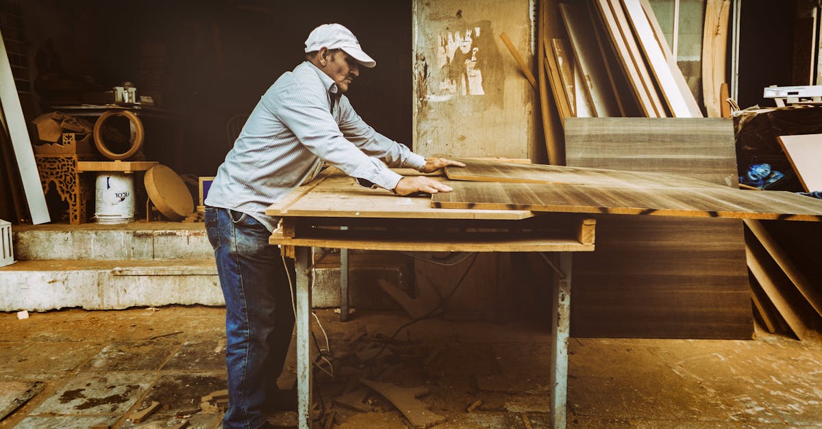 découvrez l'art du menuisier, un métier alliant savoir-faire traditionnel et créativité moderne. apprenez les techniques de découpe, assemblage et finition pour réaliser des meubles et structures en bois uniques.